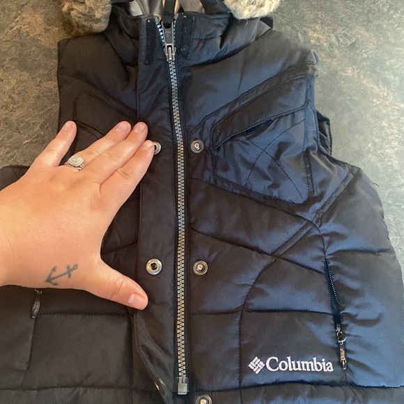 Size 4/5 Columbia black vest - Picture 3 of 7